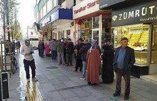 Promosyonda son gün kuyruğu