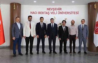 Rektör Aktekin, “Engelsiz Üniversite Bayrakları”nı...