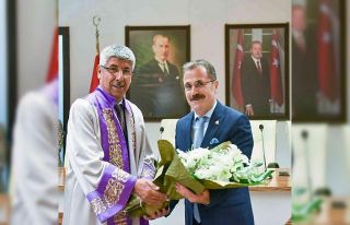 Rektör Kaçar göreve başladı