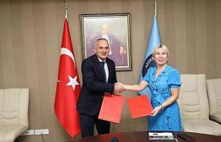 Rektör Özkan’dan öğrencilere yurt müjdesi