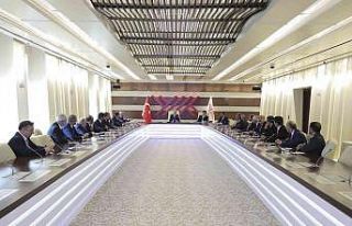 Rektör Sarıbıyık mazbatasını aldı