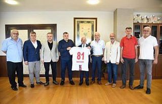 Rektör Sözbir’e Düzcespor forması