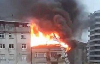 Rize’de binanın çatısında çıkan yangın paniğe...