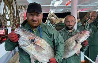 Rizeli balıkçıların denizdeki ilk günü bereketli...