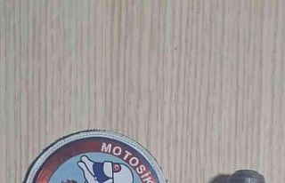 Ruhsatsız tabancayla polise yakalandı