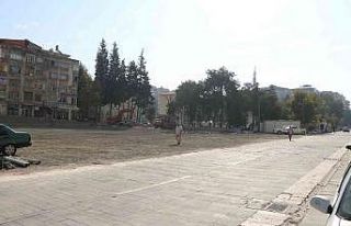 Saçma binadan eser kalmadı