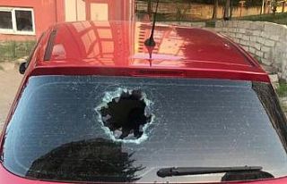 Sağlık çalışanının otomobili kurşunlandı