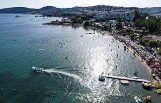 Sahiller yabancı turistlere kaldı