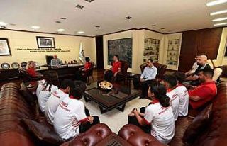 Şampiyonlardan Başkan Zolan’la bir araya geldi