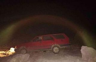 Şarampole devrilen otomobilin sürücüsü hayatını...