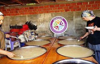 Sarıgöllü kadınların el emeği ürünlerine talep...