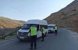 Sason’da jandarma, öğrenci servislerini denetledi