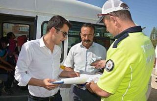 Selendi’de servis araçları denetlendi