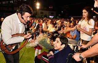 Sempozyumda Coşkun Sabah ile nostalji akşamı