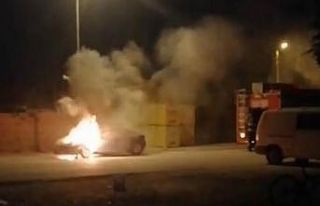 Seyir halindeki otomobil alev aldı