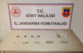 Siirt’te bir araçta yapılan aramada uyuşturucu...