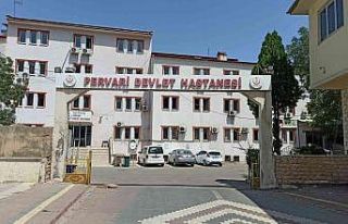 Siirt’te yolun karşısına geçen çocuğa otomobil...