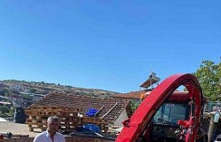 Silaj makinesine bacağını kaptıran çiftçinin...