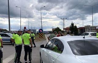 Sinop’ta otomobilin çarptığı genç kız yaralandı