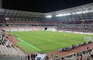 Sivassporlu taraftarlar Slavia Prag maçına ilgi...