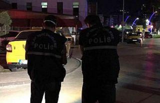 Sokak ortasında silahla vuruldular, taksi tutup hastaneye...