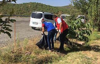 Solhan’da gönüllü gençler çevre temizliği...