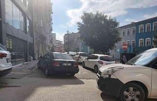 Sorumsuz sürücü bütün sokağı ulaşıma kapattı