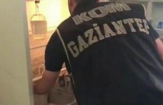 Su şişesinde kaçak içki ticaretine polis darbesi
