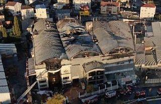 Sultanbeyli’de yanan fabrikadaki hasar gün ağarınca...