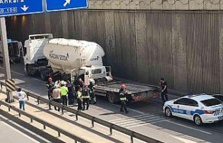 Sürücüyü sıkıştığı yerden çıkaran itfaiyeye,...