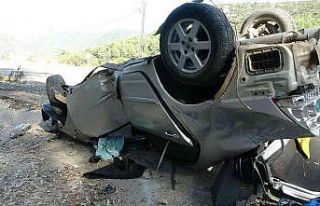 Takla atan otomobilin sürücüsü yaralı kurtuldu