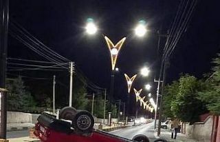 Takla atan otomobilini bırakıp kaçtı