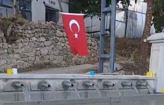 Tarlasından çıkardığı suyu köyüne bağışladı