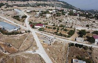 Tarsus’ta kırsal mahallelerin yolları yapılıyor