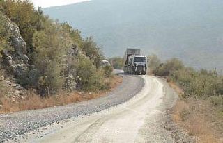 Tarsus’ta yol çalışmaları sürüyor