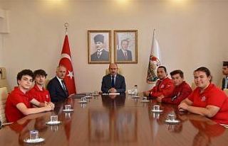 Teknofest Samsun finalinden dereceyle dönen öğrenciler...