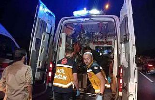 TEM Otoyolu’nda kontrolden çıkan otomobil önce...