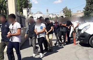 Terör operasyonunda gözaltına alınan 9 zanlı...