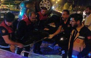 Tırın çarptığı araç hurdaya döndü, araçta...