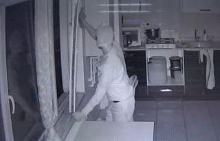 Titiz hırsız önce sildi, sonra soydu