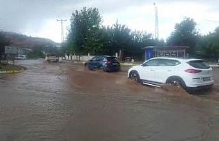 Tokat’ta sağanak ve dolu yağışı etkili oldu