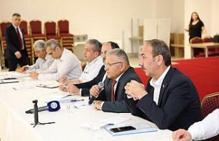 Tomarza’da muhtarlarla buluşan Büyükkılıç:...