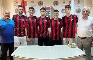 Turgutluspor altyapı oyuncularıyla profesyonel sözleşme...