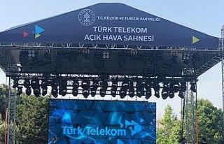 Türk Telekom Açık Hava Sahnesi’nde sanat ve eğlence...