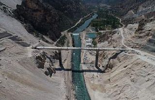 Türkiye’nin en yüksek barajından etkilenen köy...