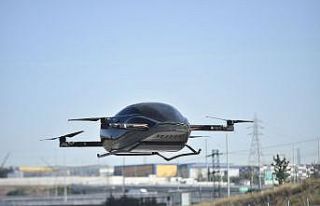 Uçan arabalar ilk kez semalarda göründü