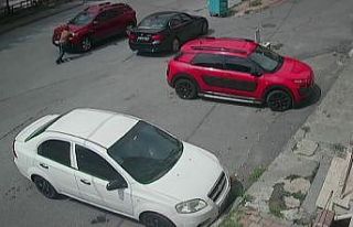 Ümraniye’de el freni çekilmeyen cip yolda kaydı,...