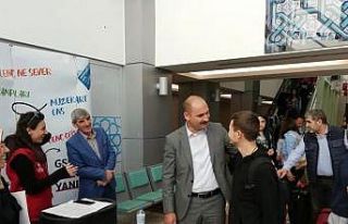 Üniversite öğrencilerini gar ve terminalde karşıladılar