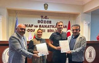 Ustalar belgelerini törenle aldı