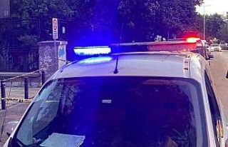 Uzaklaştırma kararı alan eşine sokak ortasında...